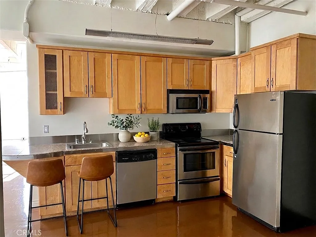 1 bed, 820 sqft, $2,200 — Photo 2