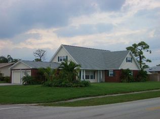 8705 SE Bahama Cir, Hobe Sound, FL 33455