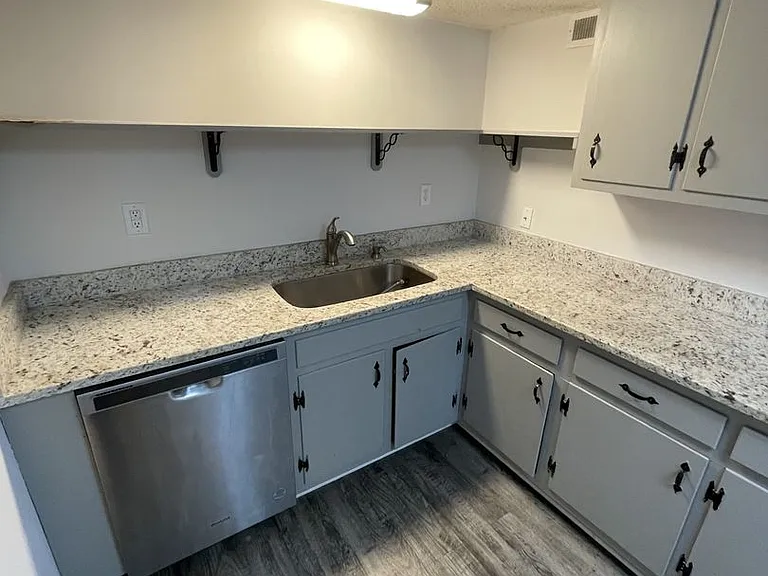 901B Marilyn Dr — Photo 5