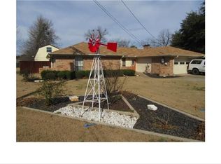 301 Leighton Dr, Terrell, TX 75160