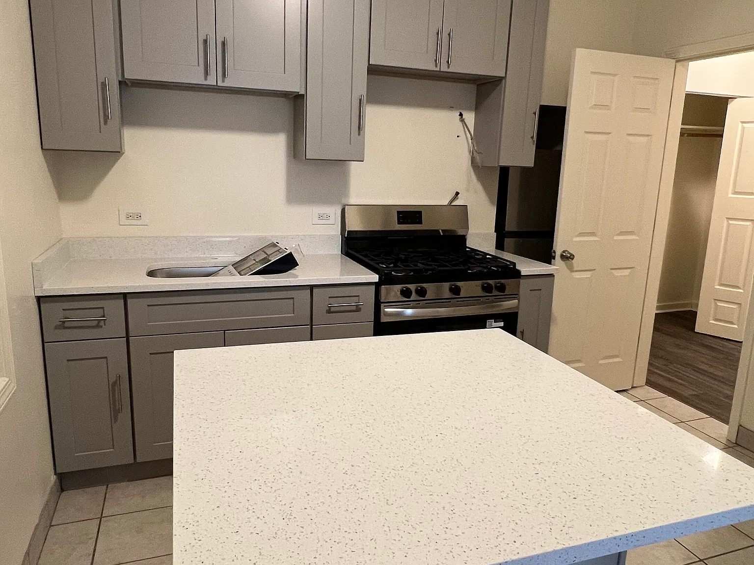 1 bed, 850 sqft, $1,430 — Photo 2