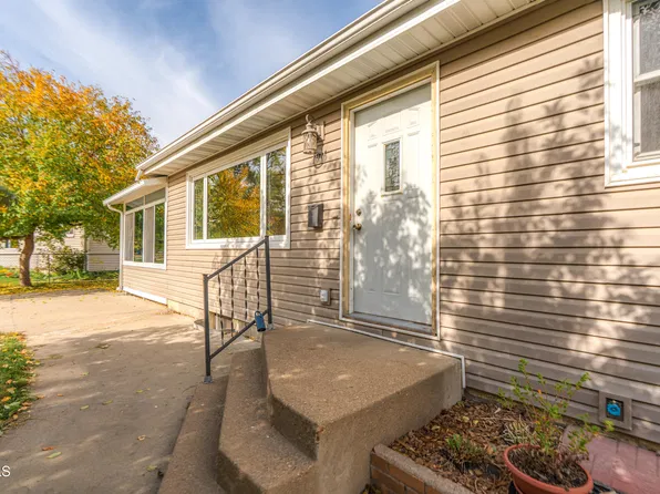 1016 W Sweet Ave, Bismarck, ND 58504