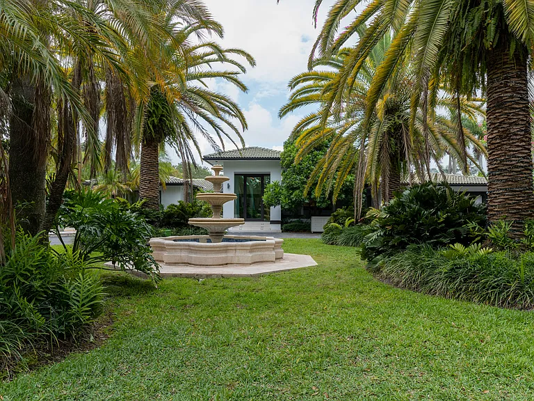 7300 SW 77th Ave — Photo 27