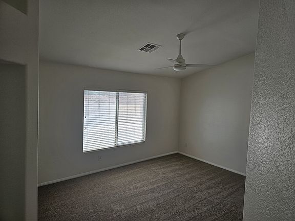 Primary Bedroom w/en-suite bathroom