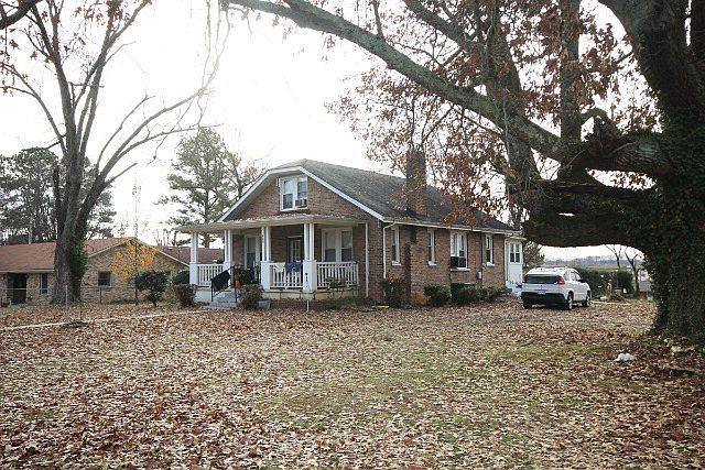 2nd image of 405 Scott Ave