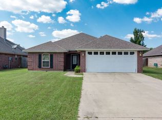 27 Quailbrook Dr, Texarkana, TX 75501