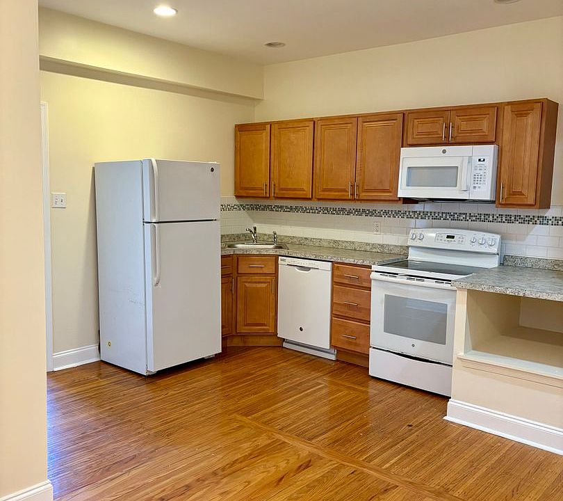 1st image of 527 S 42nd St APT 2A