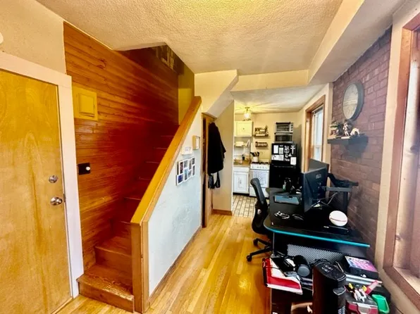 435 Hanover St #2C, Boston, MA 02113