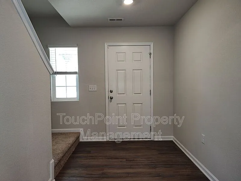 4 bed, 2.5 bath, 2002 sqft, $2,225 — Photo 2