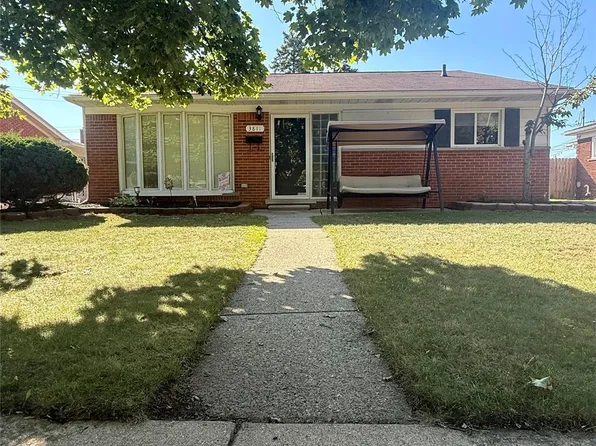 3811 Syckelmoore St, Trenton, MI 48183