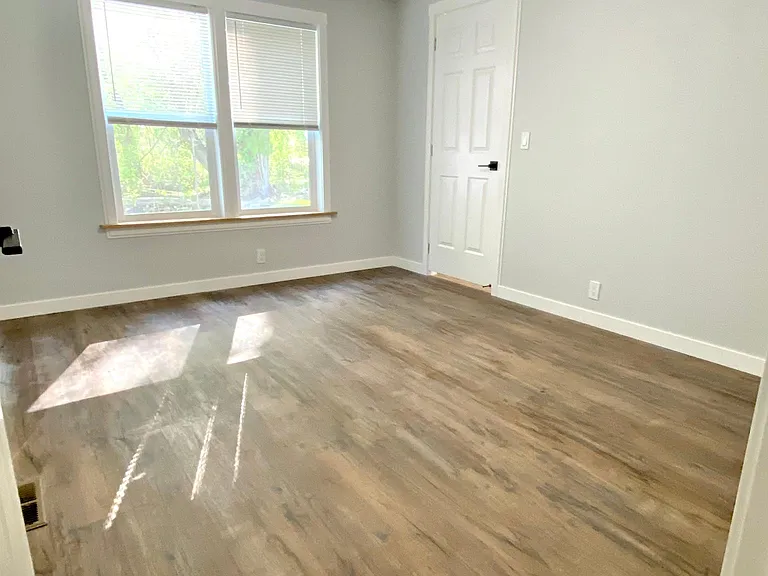 690 S Park Ave — Photo 27