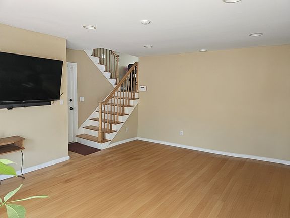 5th image of 2109 Clark Ln
