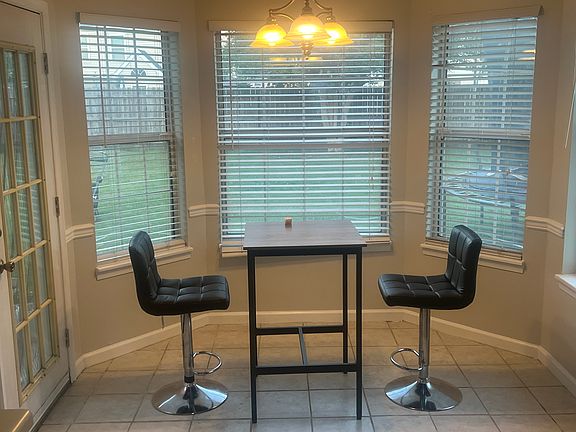 5th image of 2733 Inglewood Ln