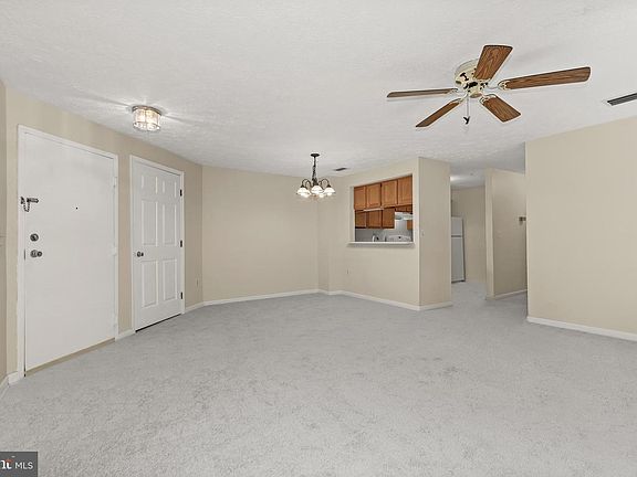 4th image of 201 Oak Leaf Cir APT D