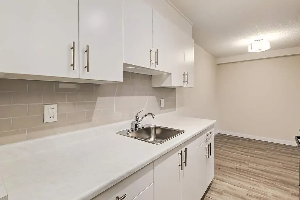 Eighty Nine Collins Apartments — Photo 1