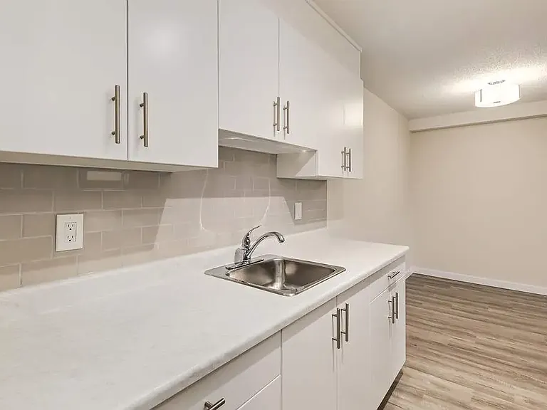 89 Collins Cres SE #201 — Photo 10