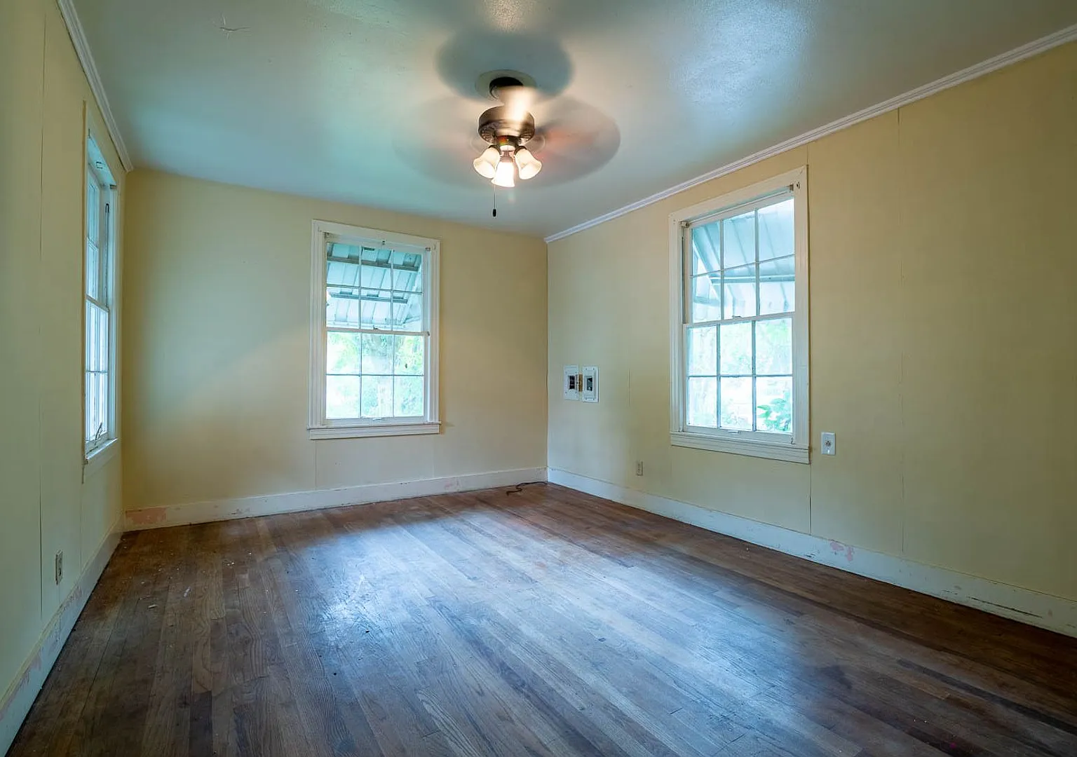Large 3/2 ready to move in — Photo 4
