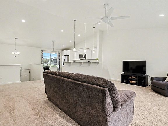 4th image of 17803 Bluff Dr
