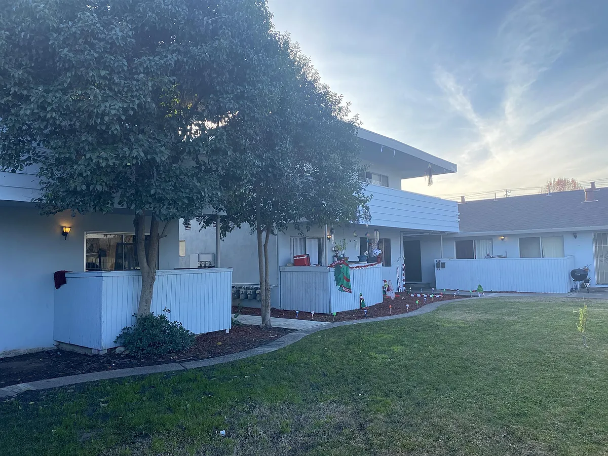 Building Photo - 1308 Ensenada Dr #5