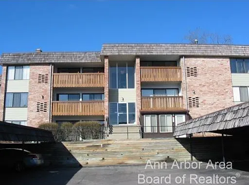 1315 S Maple Rd — Photo 10