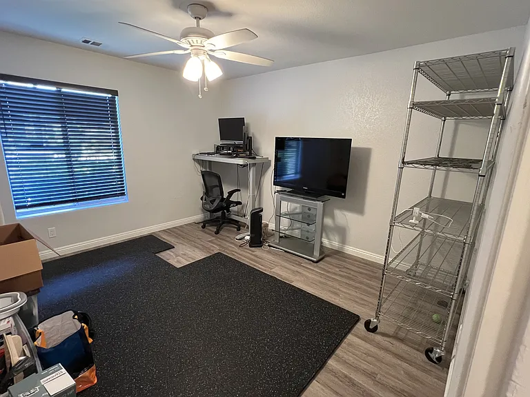 Office/Bedroom - 1st Floor