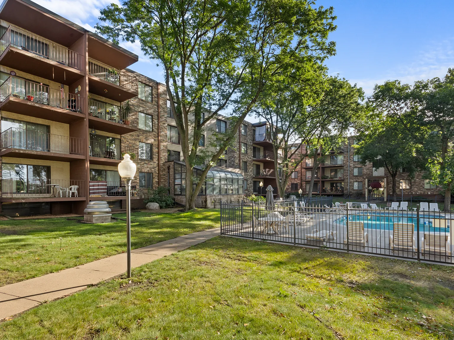 Rosewood West — Photo 3