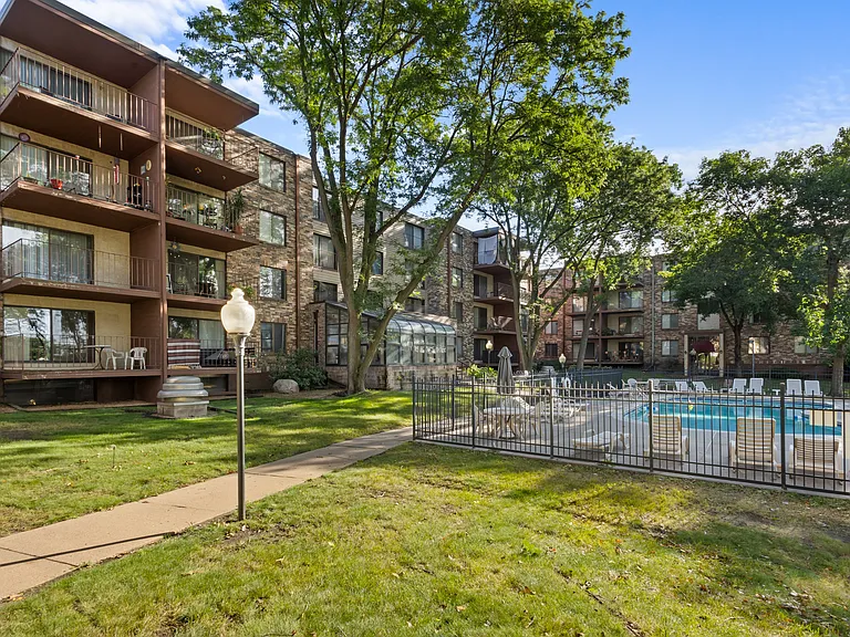 Rosewood West — Photo 3