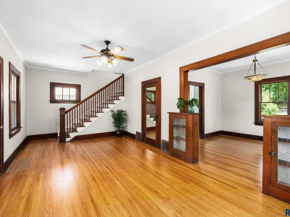 1112 W 8th St, Sioux Falls, SD 57104