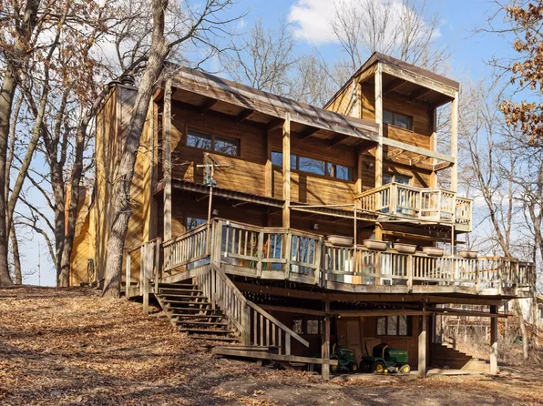 1706 Deerwood Dr, Eagan, MN 55122