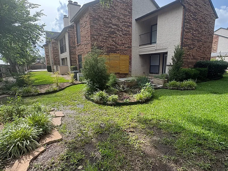 827 W Harwood Rd #E — Photo 26