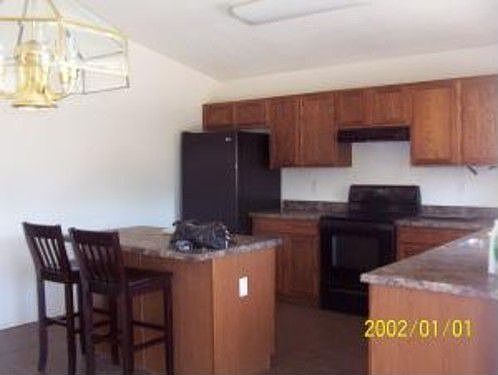 2nd image of 1055 E Vernoa St