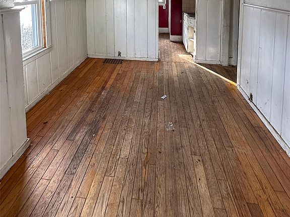 4th image of 22629 Power Rd