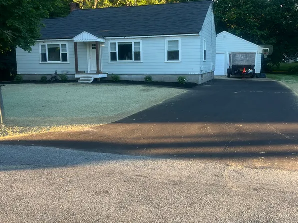 94 Pleasant St, Medfield, MA 02052