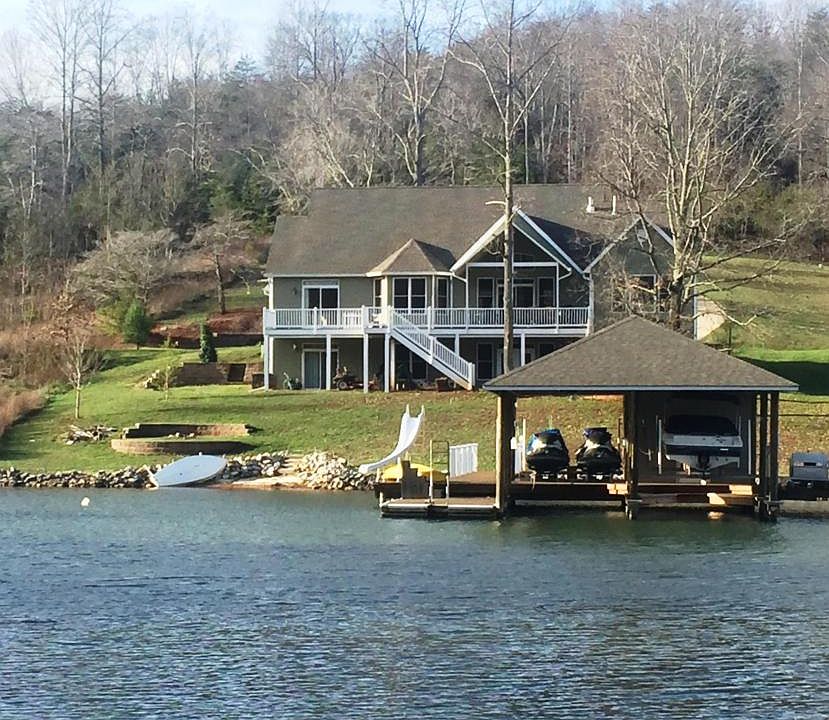 1st image of 610 Lake Edge Dr