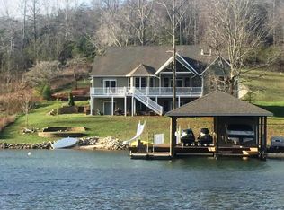 610 Lake Edge Dr, Moneta, VA 24121