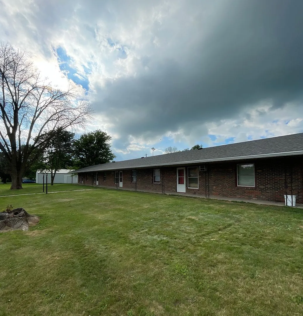 205 Owen St — Photo 1