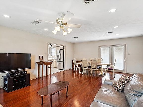 5th image of 621 Stratford Dr