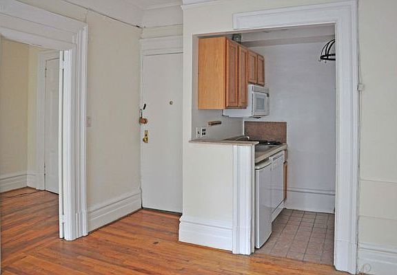 3rd image of 315 W 92nd St APT 4N