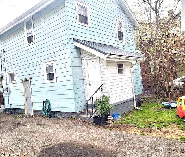 2nd image of 662 Comstock St NW
