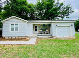 202 SW 7th St, Lindsay, OK 73052