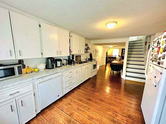 2nd image of 181 Charlotte St #0