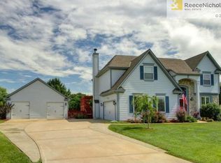 8460 Oak Country Ln, De Soto, KS 66018