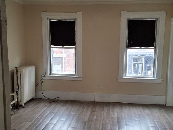 3rd image of 107 William St Floor 2