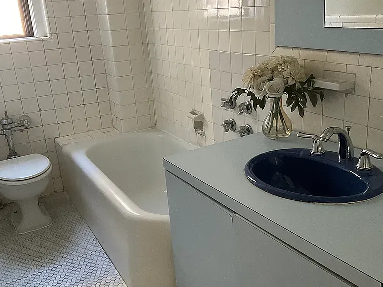 321 E 54th St #8B — Photo 12