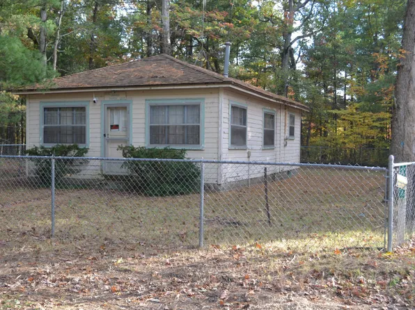 14691 Lake Dr, Idlewild, MI 49642