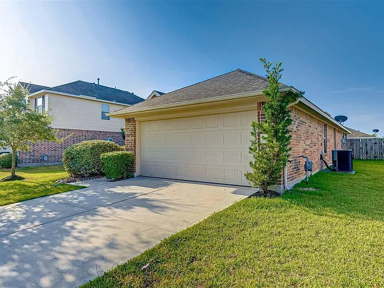 8731 Sunny Gallop Dr — Photo 3