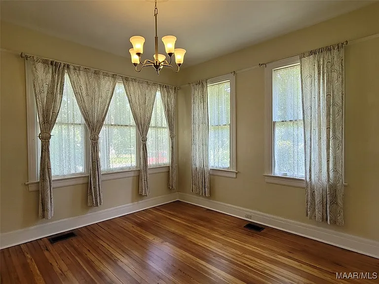 106 S Capitol Pkwy — Photo 29