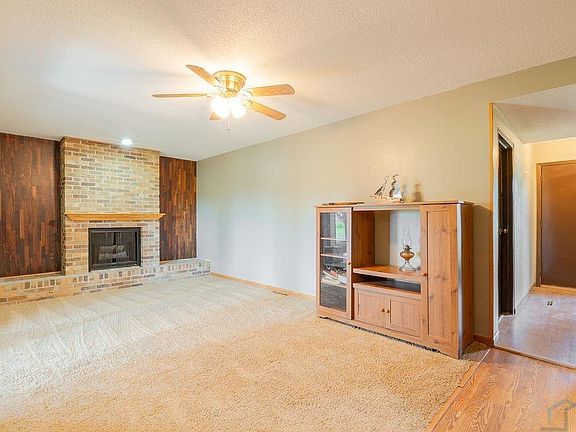 4th image of 122 Pioneer Valley Dr