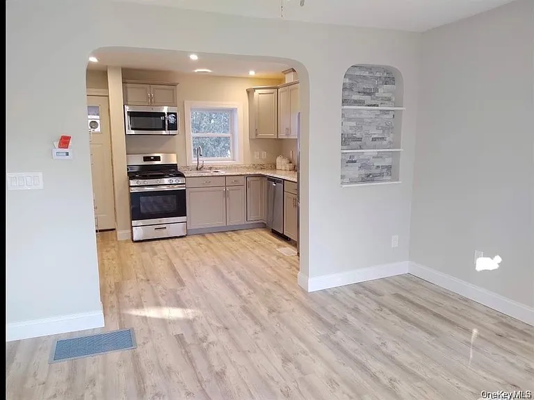 22 Center St #1 — Photo 4