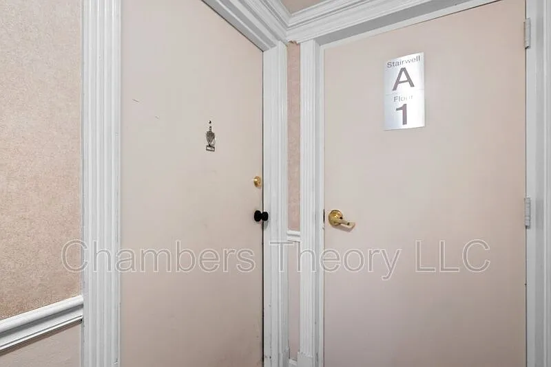 2 bed, 1.5 bath, 1000 sqft, $2,450 — Photo 3